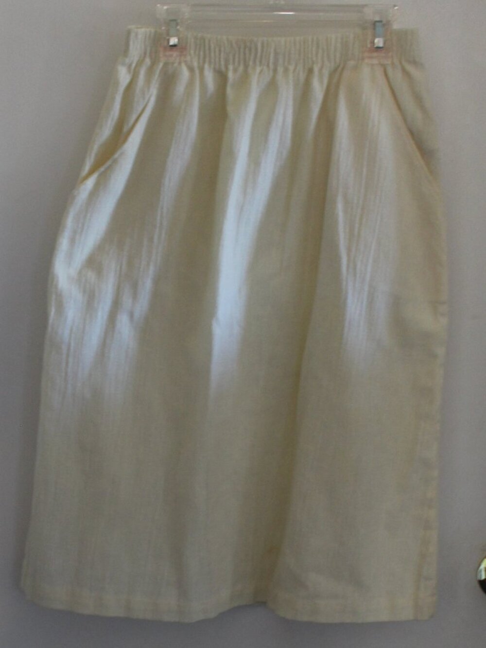 Vintage Women's pull-on elastic waist midi skirt with pockets ivory